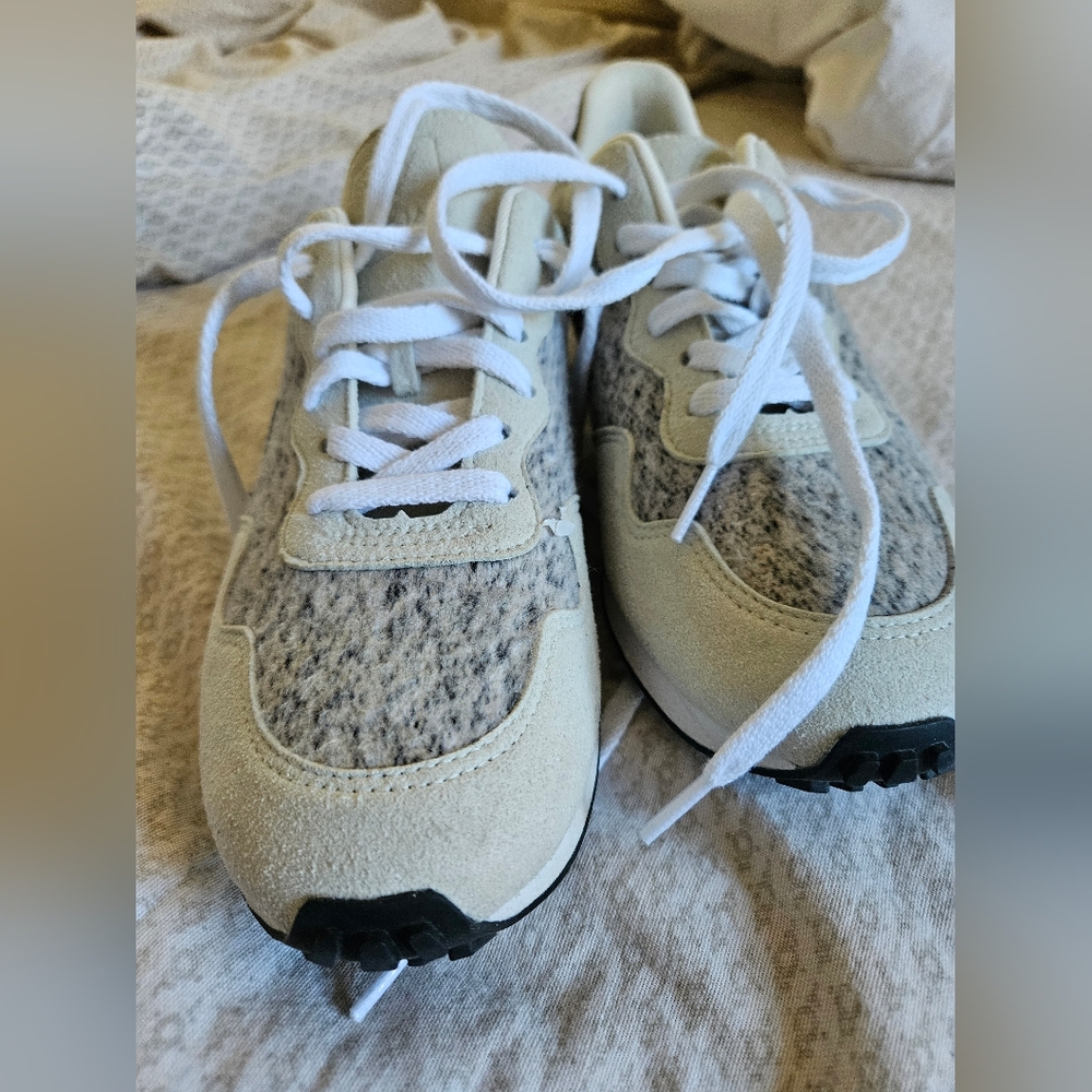 Veja Women SDU Alveomesh Flannel Sneaker, Size 9